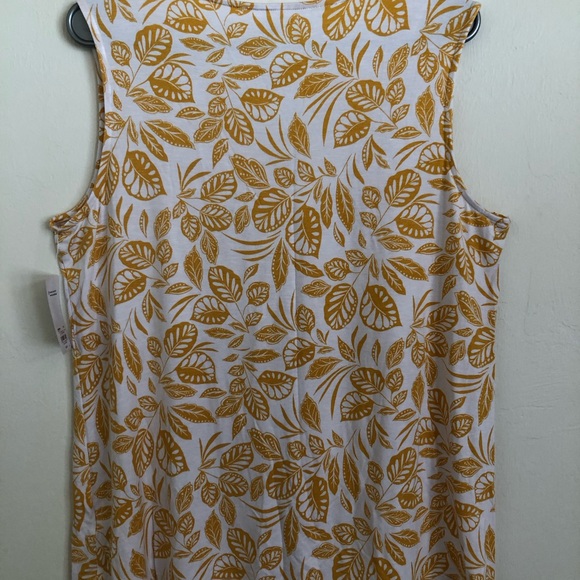 Womens CROFT & BARROW Semi Loose Sleeveless Top Size Medium Stretch New - Picture 5 of 9